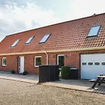 Prázdninový dům Four-bedroom In Ribe
