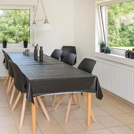Dom wakacyjny Four-bedroom In *